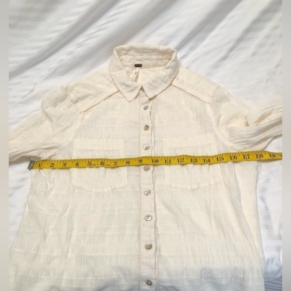 Free People Cream Pearlized Button Up Shirt Front Pockets Size Small - Picture 7 of 12